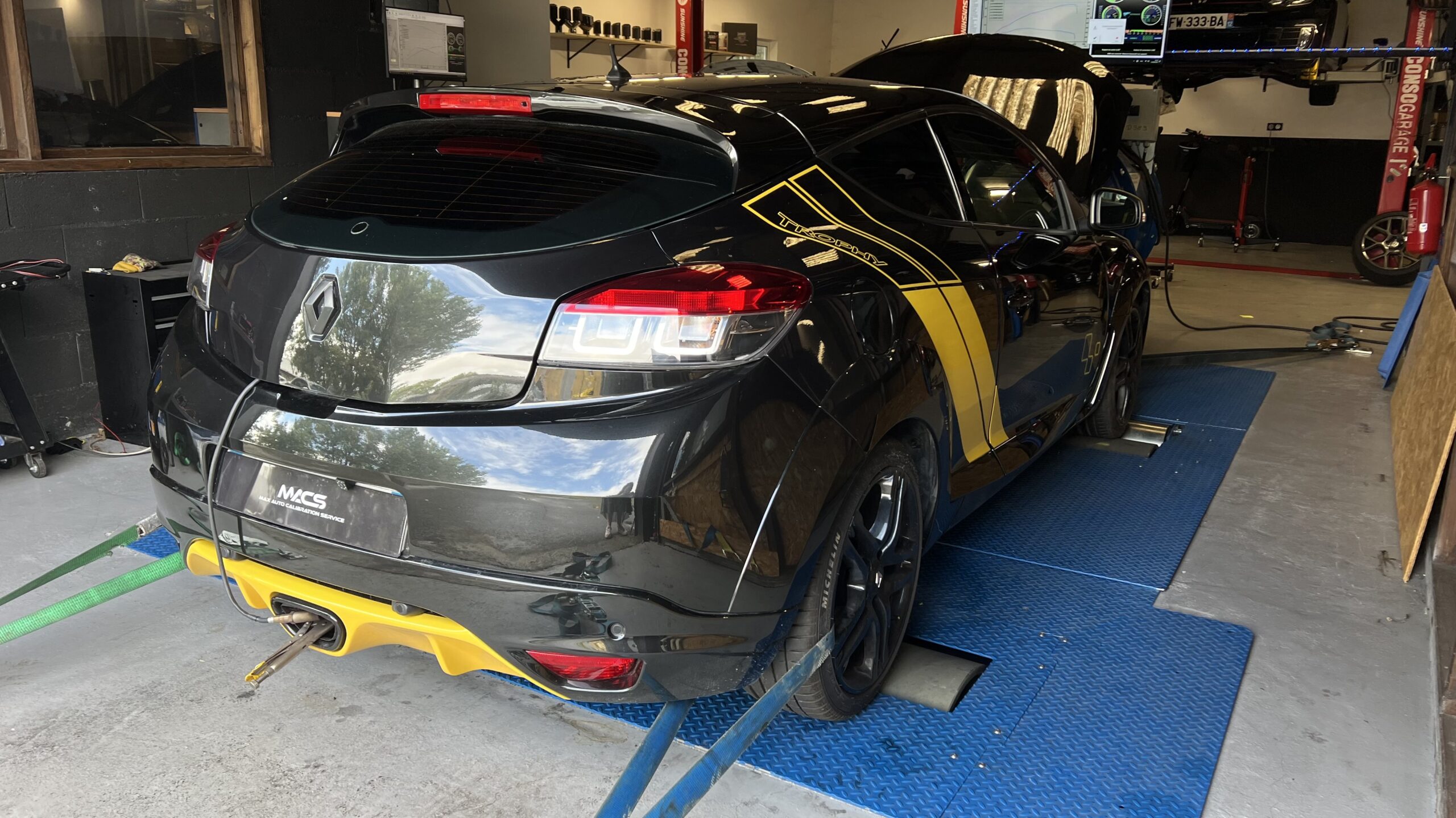 Nous avons préparé une Megane 3 RS en Stage 3 E85 avec des injecteurs 980cc et un turbo hybride, le tout sur notre banc de développement à Toulouse !